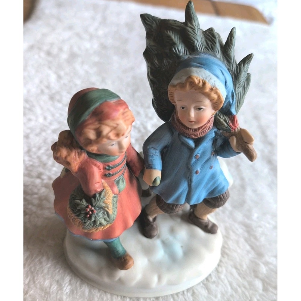 Vintage Avon Christmas Memories Series 1981 Porcelain Figure‎ "Boxed BEAUTIFUL"